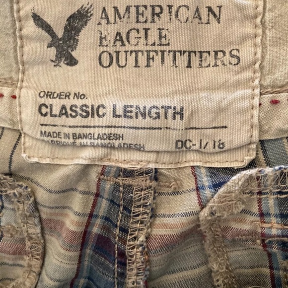 Men’s American Eagle Classic blue red tan plaid flat front cargo shorts size 30 - Picture 5 of 6